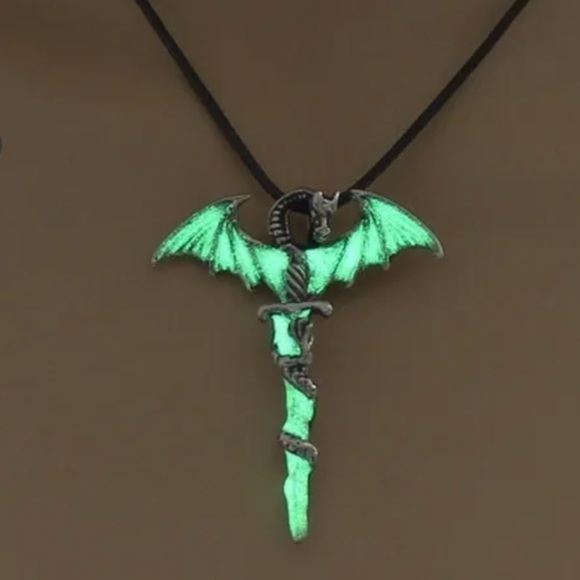 ❗️NEW❗️Glow In The Dark Dragon Pendant - Picture 4 of 5